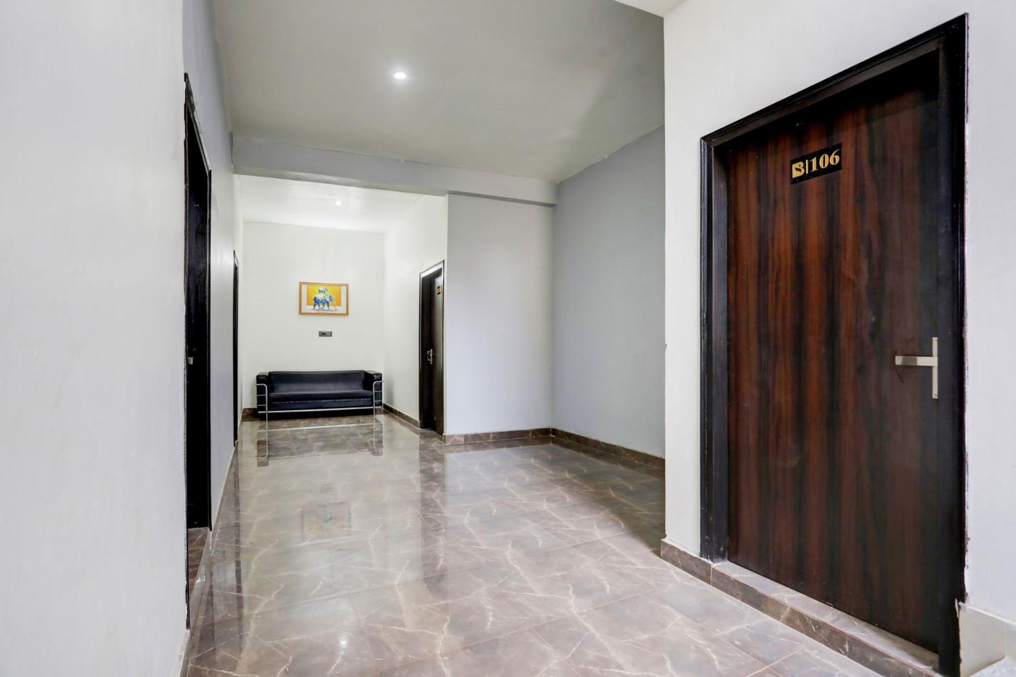 Super Hotel Live View Indraprastha Exterior photo