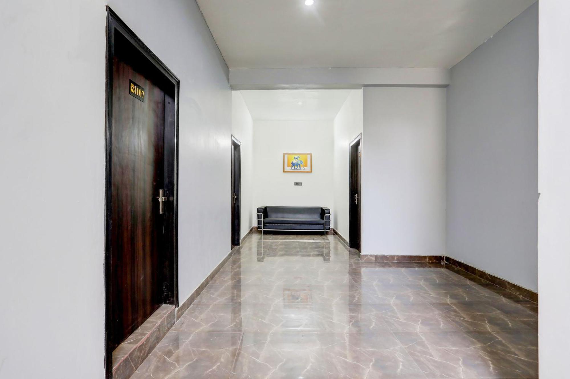 Super Hotel Live View Indraprastha Exterior photo