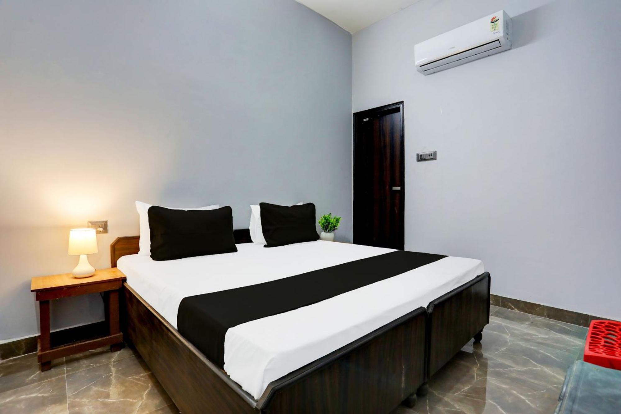 Super Hotel Live View Indraprastha Exterior photo