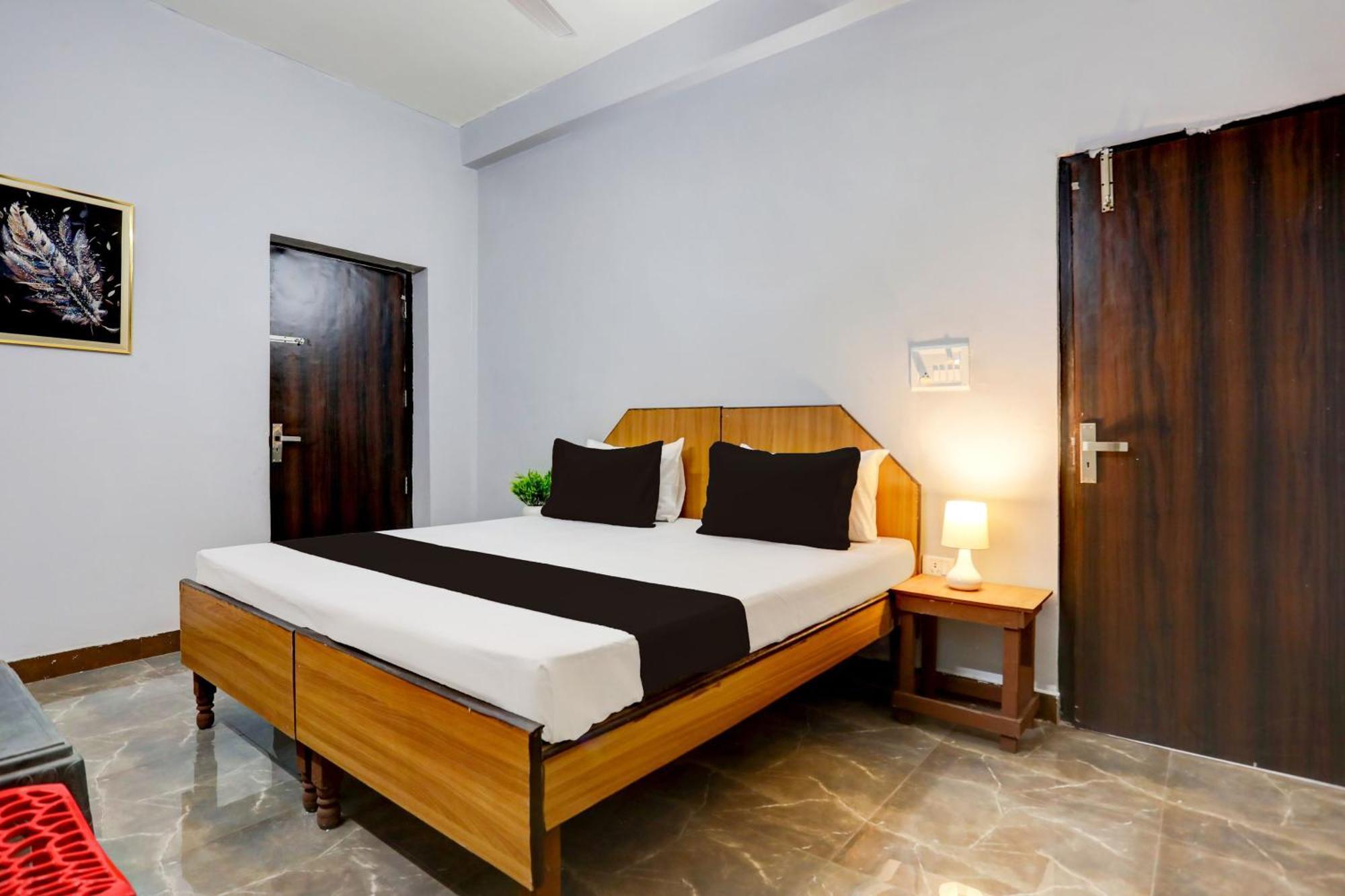Super Hotel Live View Indraprastha Exterior photo
