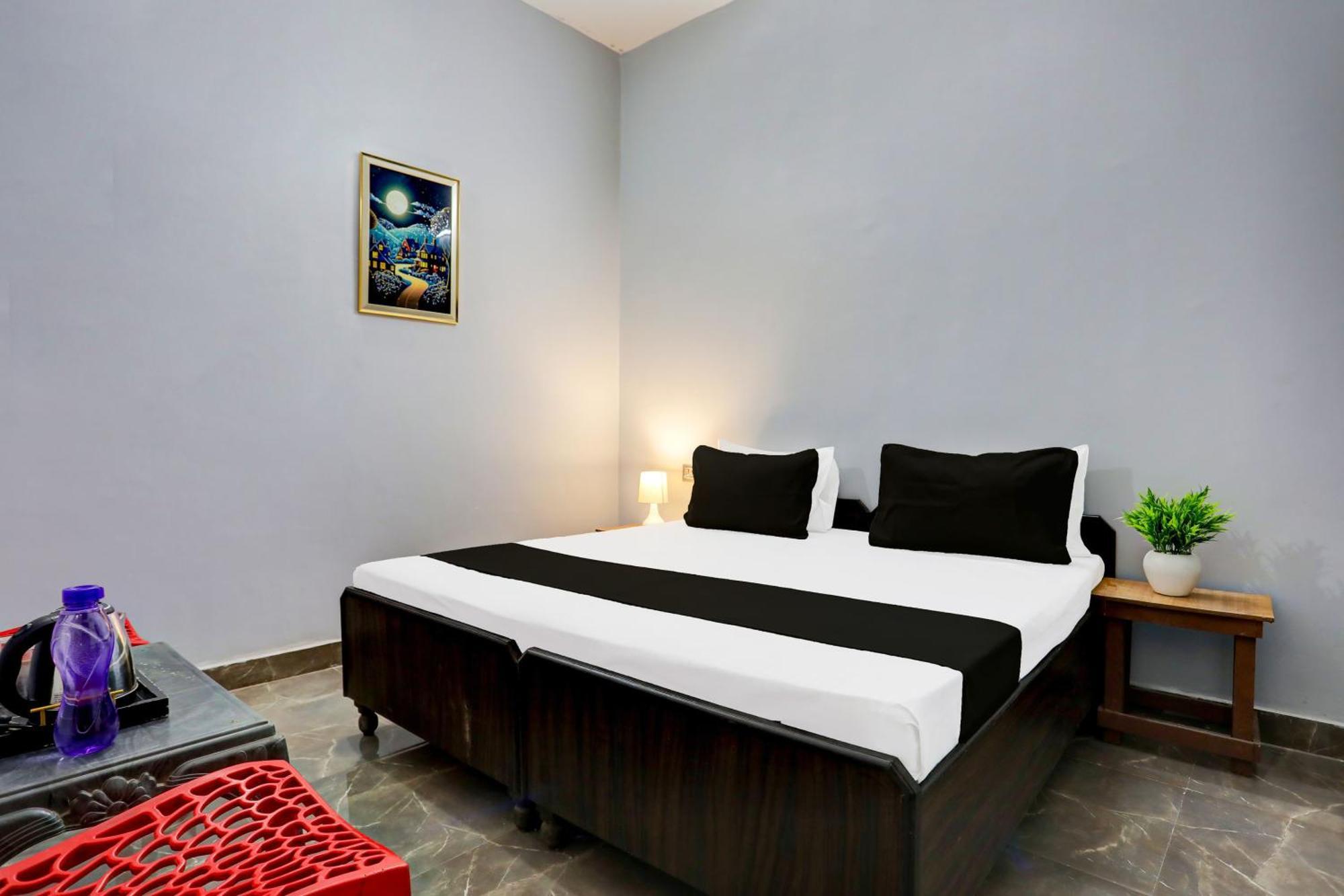 Super Hotel Live View Indraprastha Exterior photo