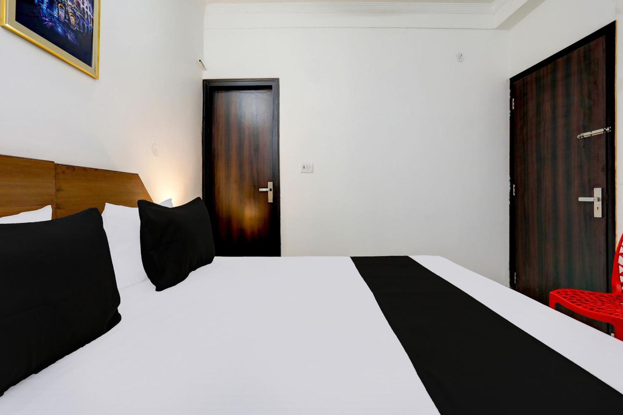 Super Hotel Live View Indraprastha Exterior photo
