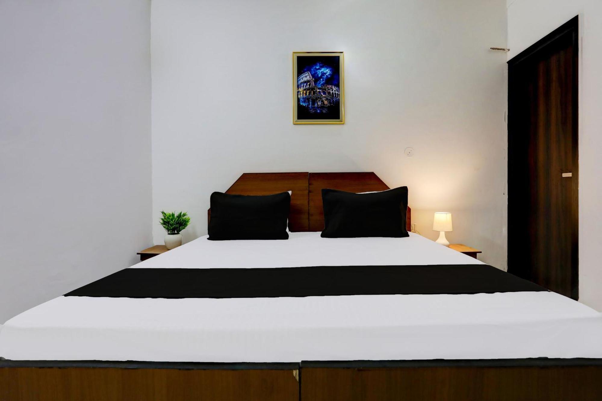 Super Hotel Live View Indraprastha Exterior photo