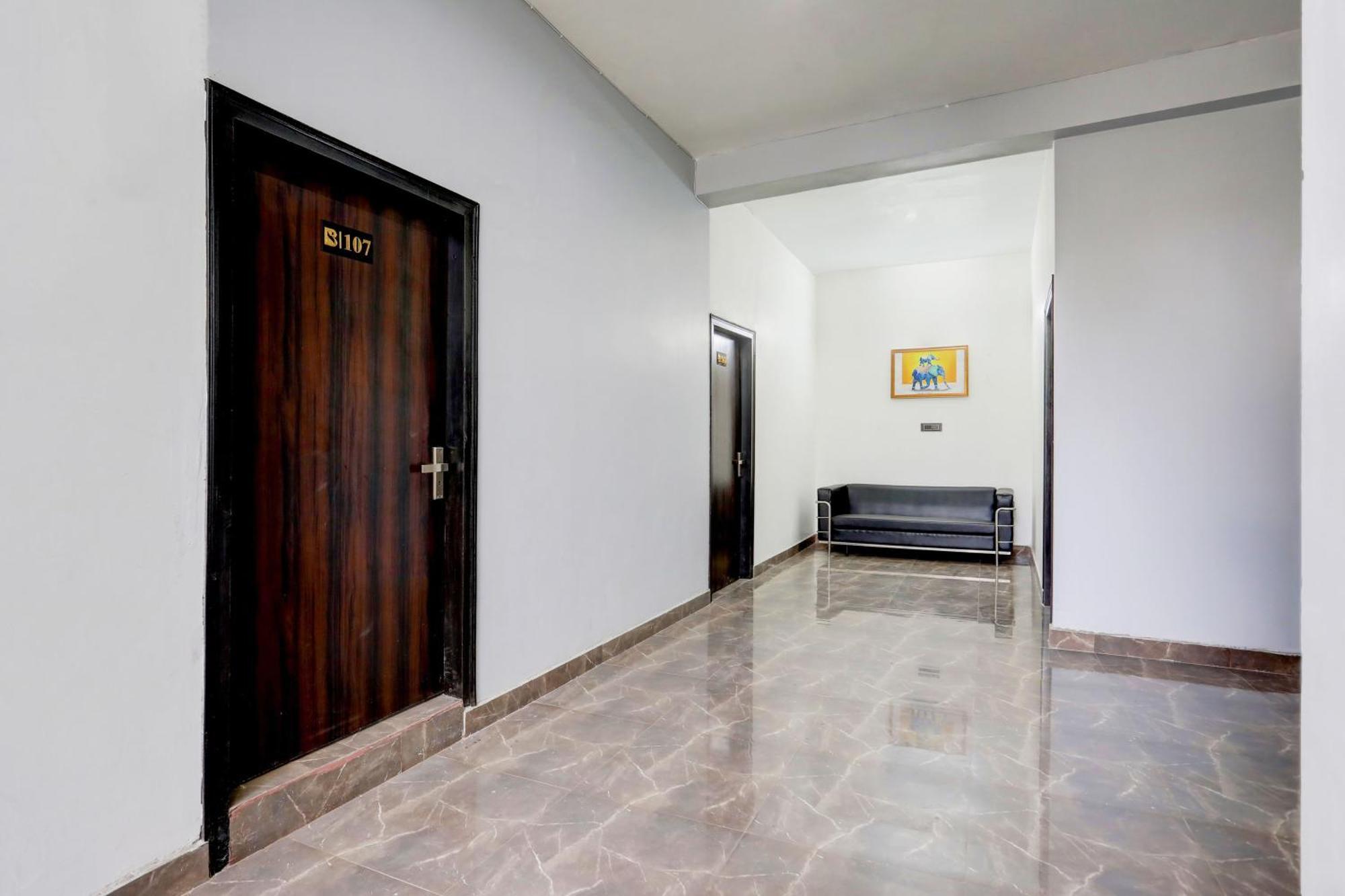 Super Hotel Live View Indraprastha Exterior photo
