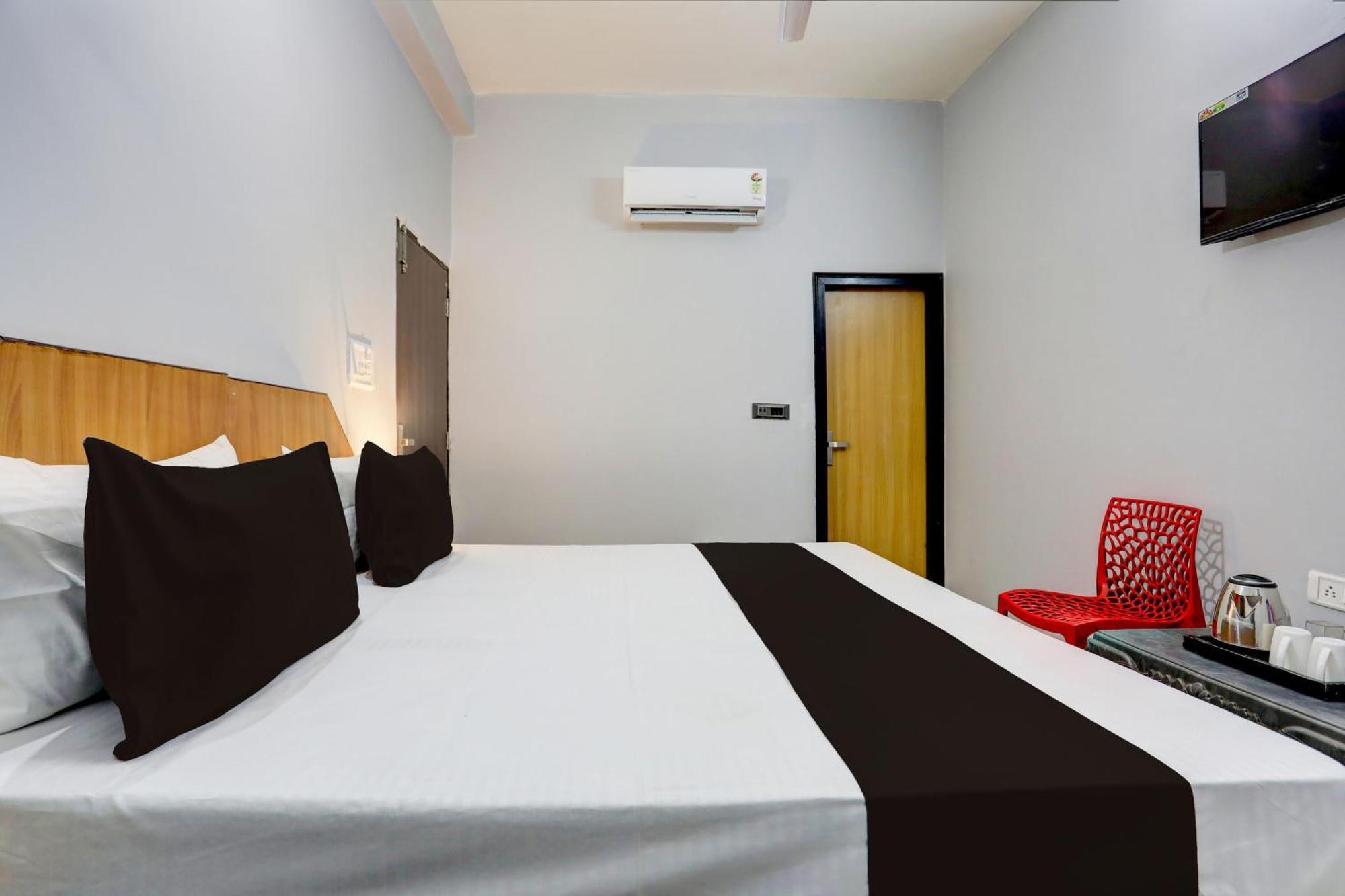 Super Hotel Live View Indraprastha Exterior photo