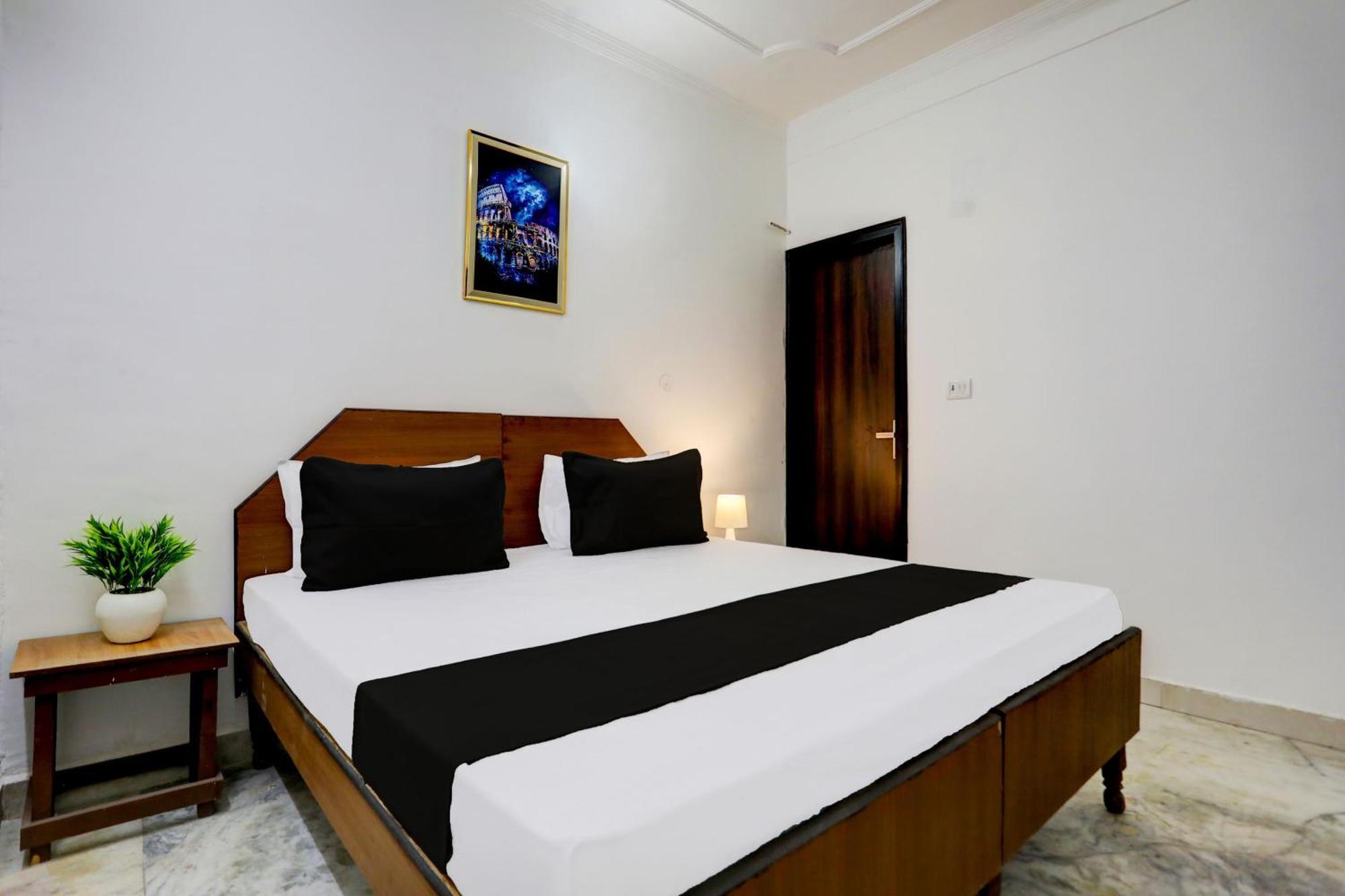 Super Hotel Live View Indraprastha Exterior photo