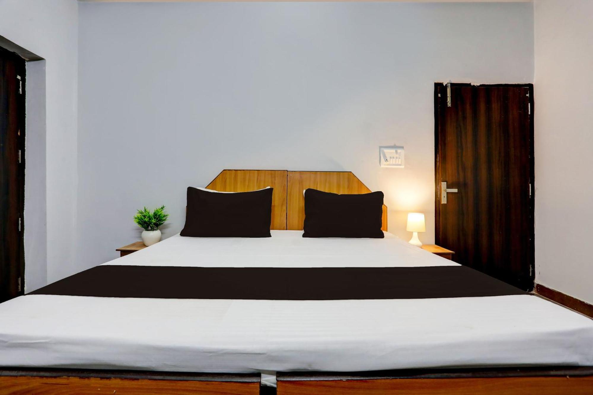 Super Hotel Live View Indraprastha Exterior photo